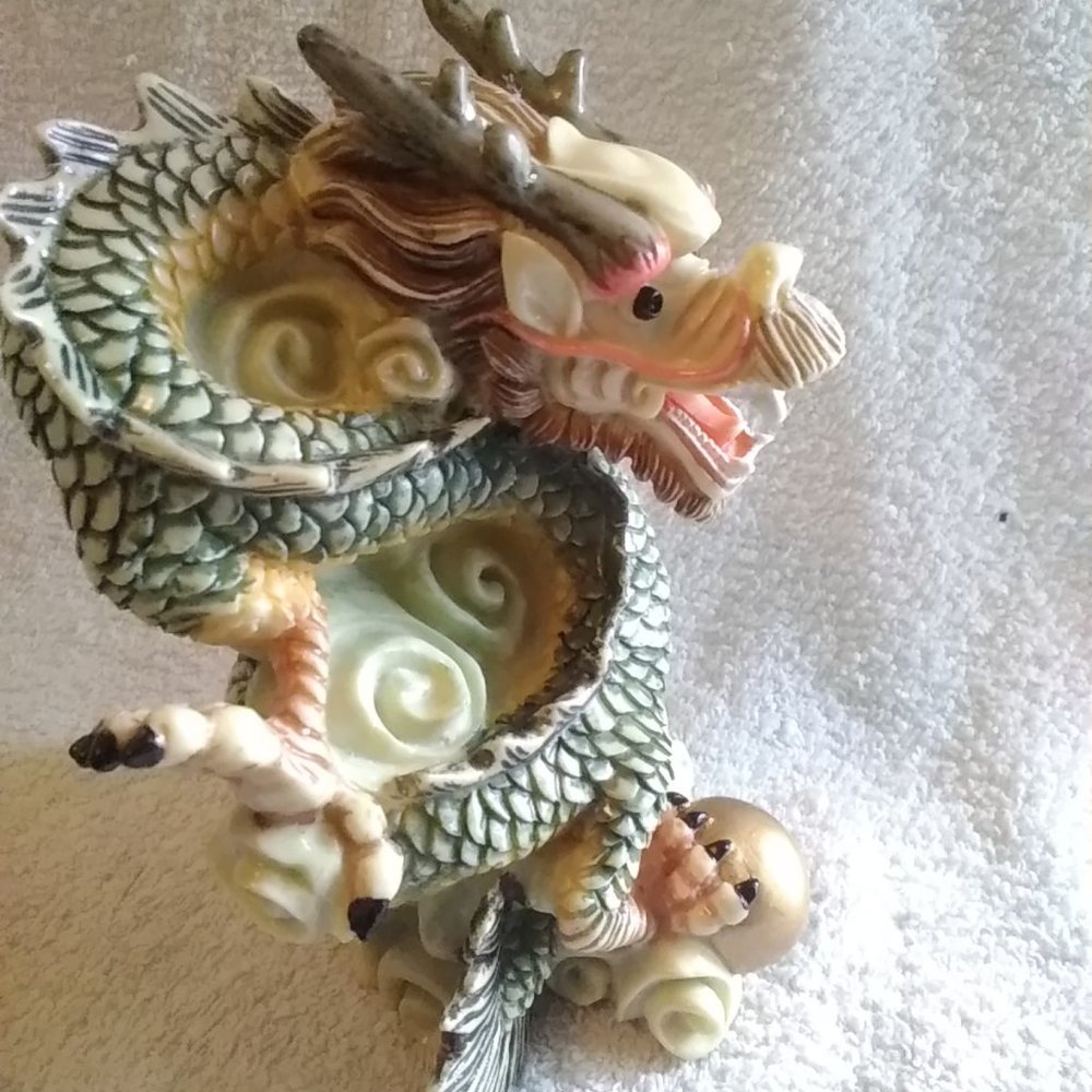 Qing Dynasty Golden Dragon Statue with Gold Ball: 新年快樂